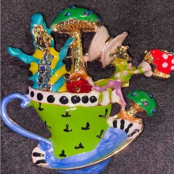 Trendy boutique Jewelry - Mad Hatter Tea Cup Party
Brooch Fantasy Wonderland.
Colorful Enamel & Crystals